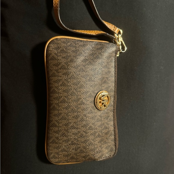 Michael Kors clutch wristlet - Picture 3 of 9